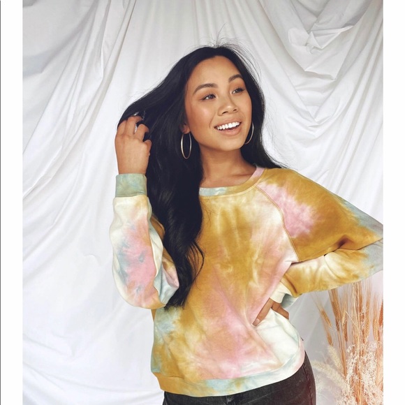 vestique Tops - Vestique Simon Sweatshirt Doorbuster